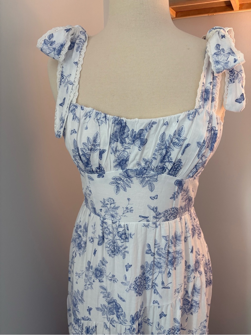 Francesca’s Floral Tie-Shoulder Maxi Dress - Picture 2 of 13